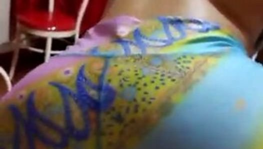 Eu penetro sua vagina suculenta com força