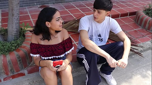 INVITACION A MI VECINA Morena Valentina a mi casa Cuando su Novio no ESTA –  VECINA PORQUE ESTAS TAN SOLITA EN LA CALLE – SUB ESPANOL ValentinaHot10