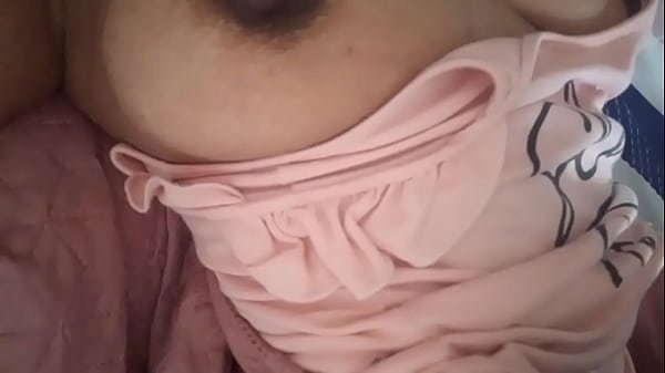 JOVENCITA COLEGIALA SE LEVANTA TENIENDO SUEÑOS MOJADOS Y SE LEVANTA CACHONDA CON SU COÑO MOJADAS