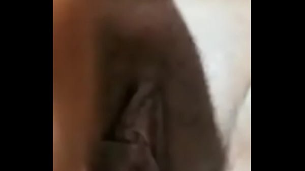 Me.espera en lenceria, mojada y consolandose con su vibrador y.me.manda un video de como esta muentras yo trabajo. Comenten si quieren ver la.parte 2 de como le di verga
