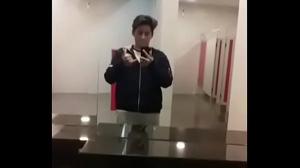 Spiderman volador pesca Hermanos Cachondos en el cine La Paz – Bolivia