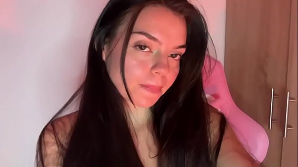 Teen gamer girl fingers herself