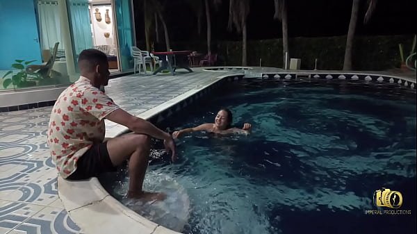 Cris LaCobra le da una buena chupa a las tetas de Anita Ferro