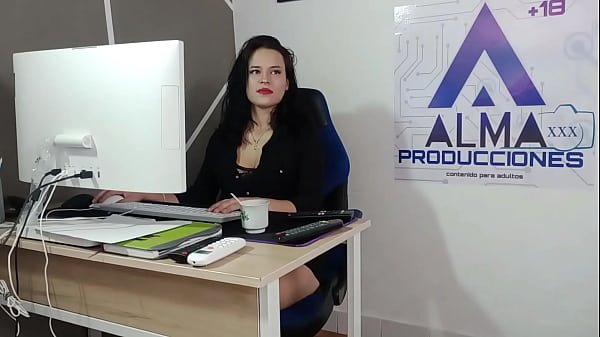 Le doy la mejor follada de mi vida a mi pequeña hermanastra mientras hablo por llamada con mi novia. H.L.