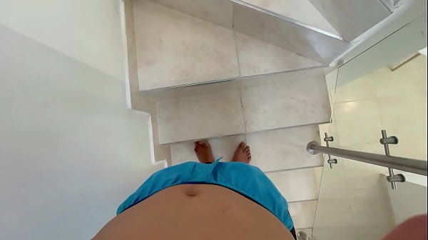 me oculto en el closet de mi pequeña hermanastra para darle la mejor follada de su vida hl