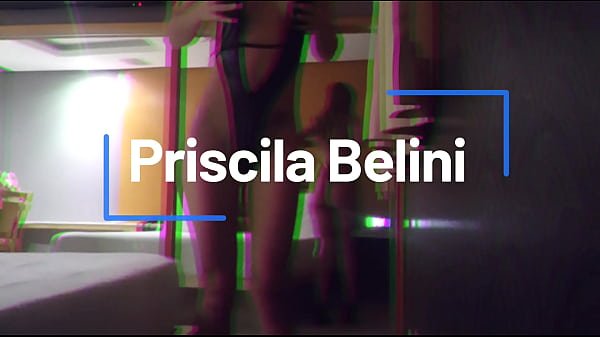 Se aquecendo enquanto o cliente toma banho vídeo amador