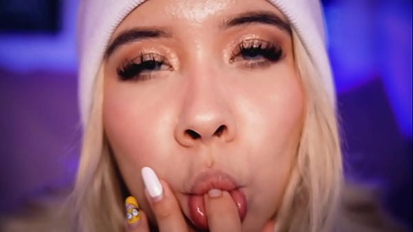 Blonde with a cute face looks for a stud with a cock bigger than her boyfriend’s to record