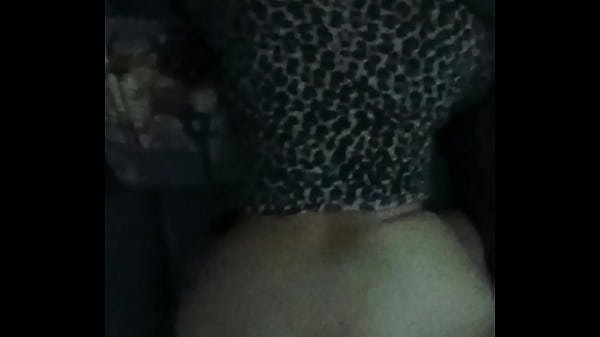 Me pone en cuatro en la sala