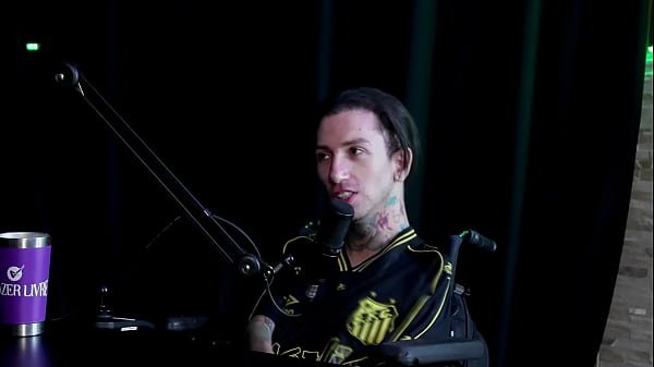 A cadeira foi feita pra transar, não fez alguns fetiches, se masturba com as duas mãos e brinca com a sua deficiência – Gabriel do Olhar Sob Rodas (SHEER/RED)