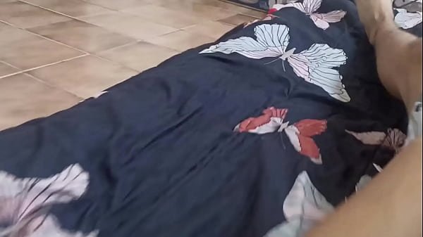 convenzo a mi hermanastro que me deje vivir con el y a cambio me folle todos los días