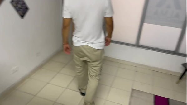 Descubro a mi timida hermanastra jugando con mis bóxeres y termino cogiendo rico con ella. hg.