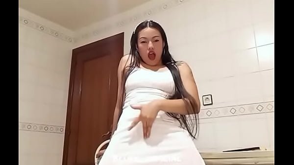 HORNY COLOMBIAN WITH HER BIG SQUIRT OF CUM