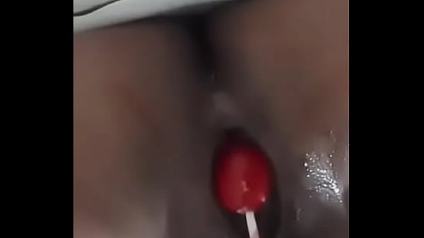 Se masturba en la ducha