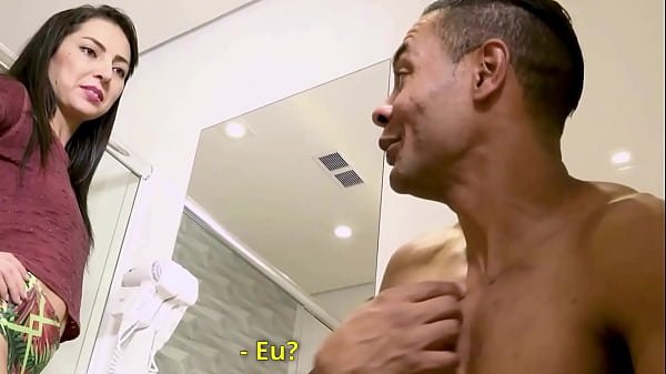 Comi minha meia-irmã no banheiro