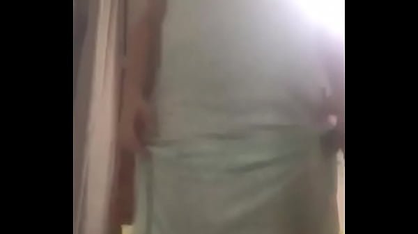 Lisbeth Villamizar quitándose la ropa