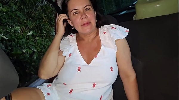 Dei pro uber gostoso dentro do carro