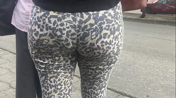 Leggins Atigrados – Veterana Culona con Chuchota Marcada