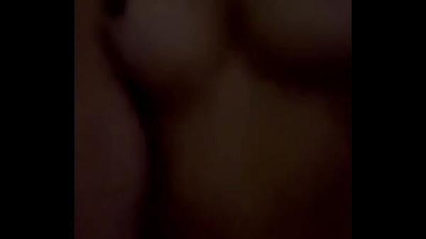 Mi mejor amiga grita que es mia encima de mi verga