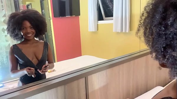 Minha secretaria quis almoçar comigo , mal sabia ela que ,ia ganhar pica preta de sobremesa COMPLETO NO RED/SHEER