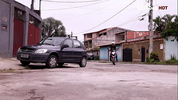 Novinha dando pro entregador