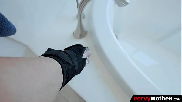 PervyMother – Really Cute Stepmom Smoothly Sucks as Goddess