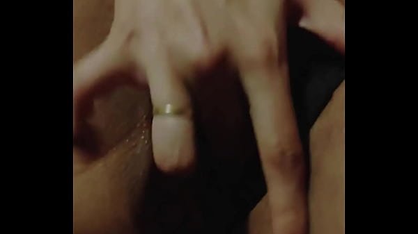 Zelador do hotel me pegou peladinha na sauna e teve a rola chupada em boquete demorado (preview)